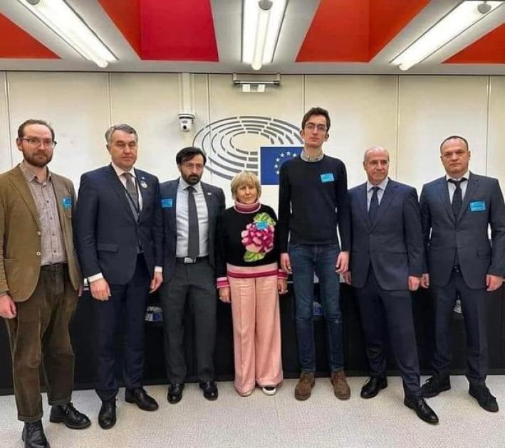 main-img