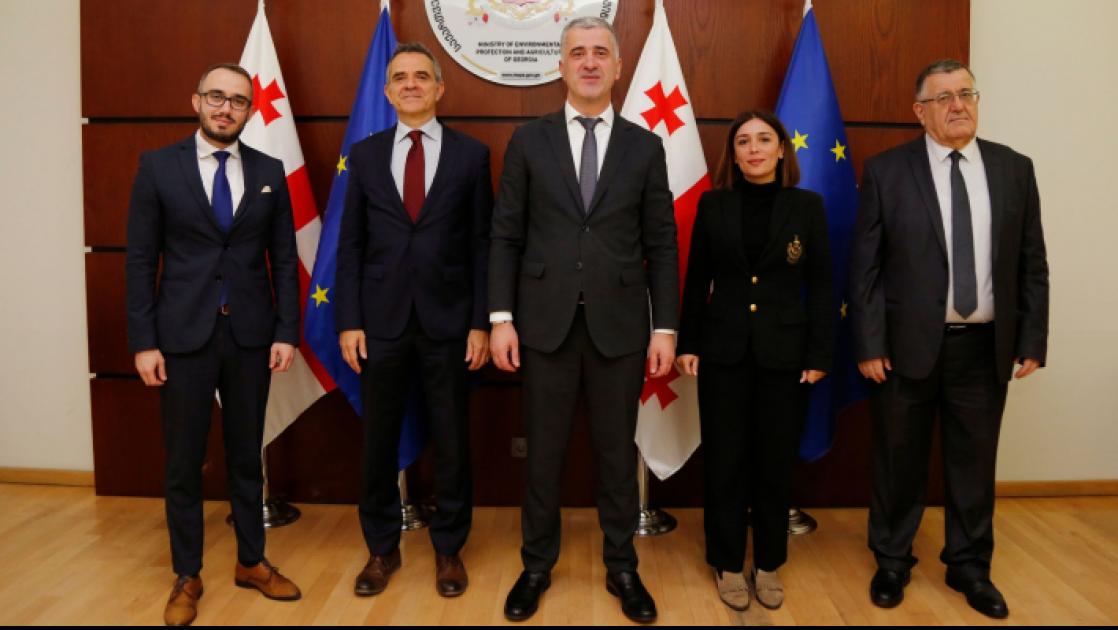 main-img