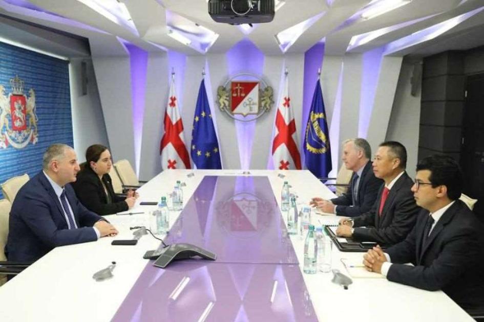 main-img