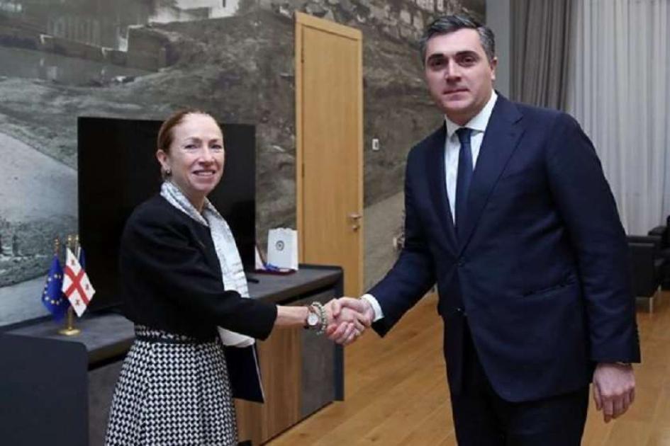 main-img