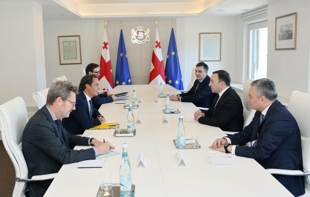 main-img