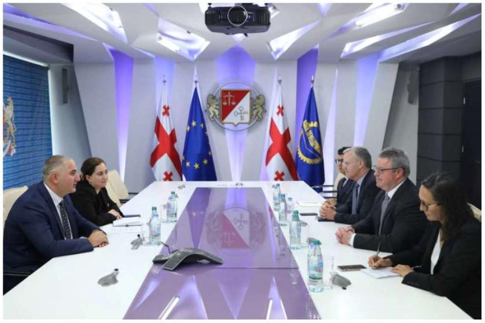 main-img
