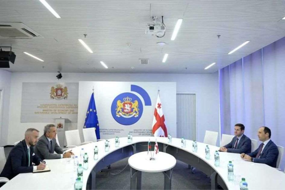 main-img