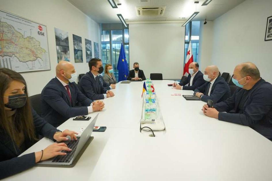 main-img