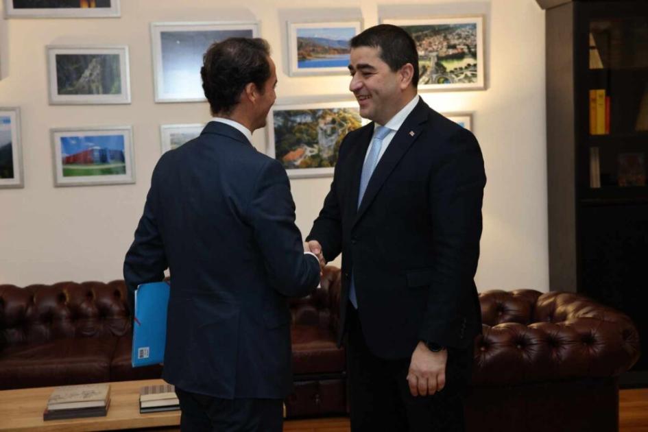 main-img