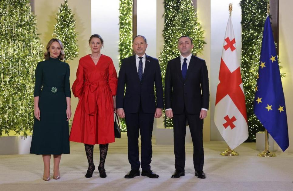 main-img