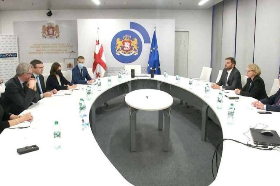 main-img