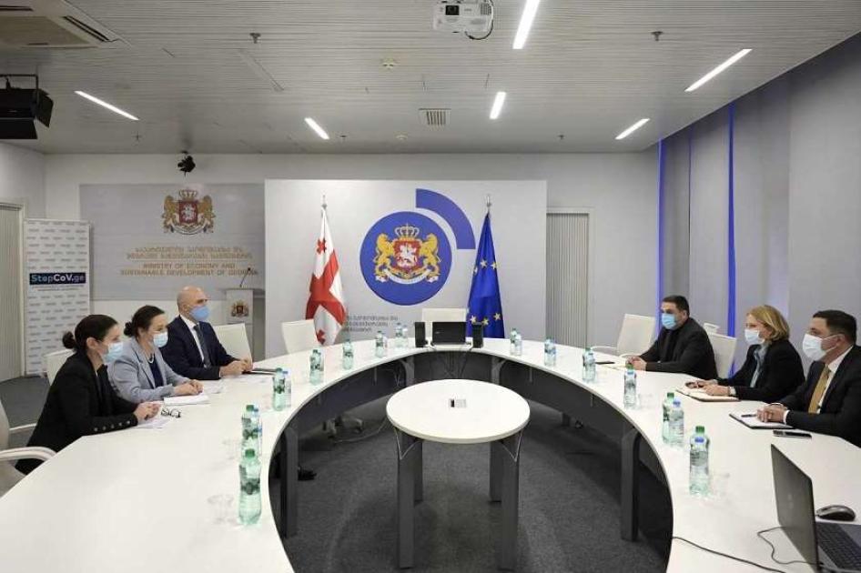 main-img
