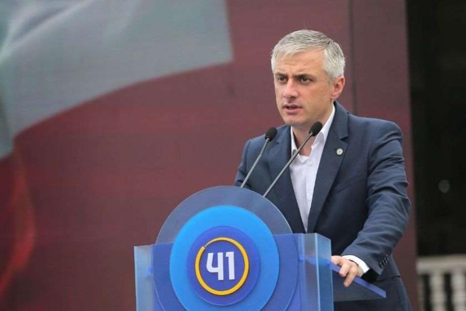 main-img