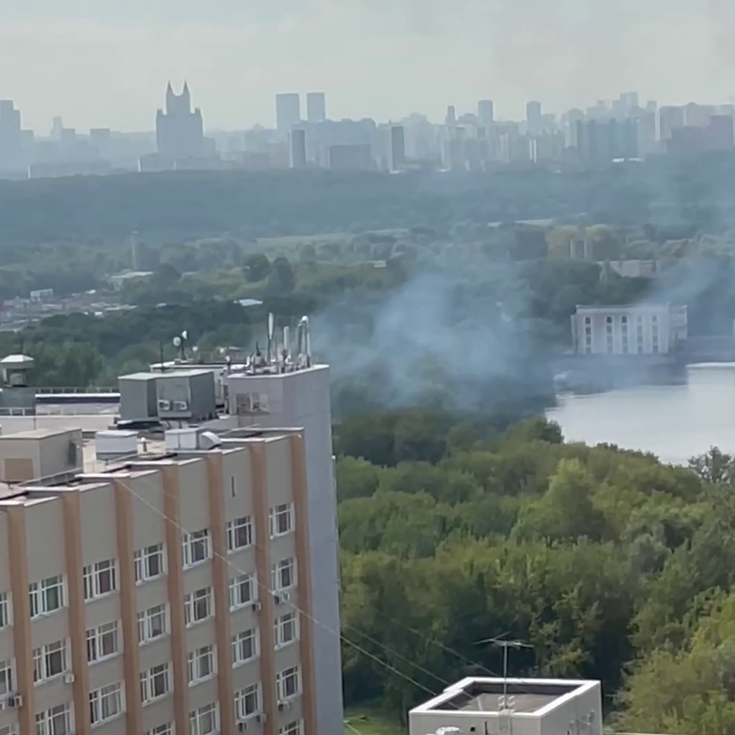 Беспилотник в москве сегодня где. Беспилотники взорвали в Москве. Украинские дроны в Москве. Карамышевская набережная Москва.