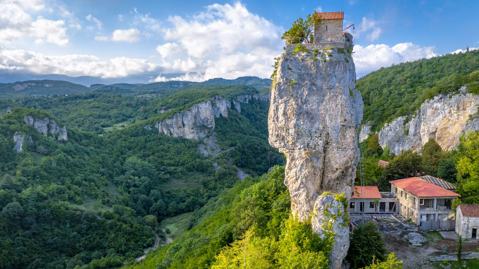 Кацхи столп осенью